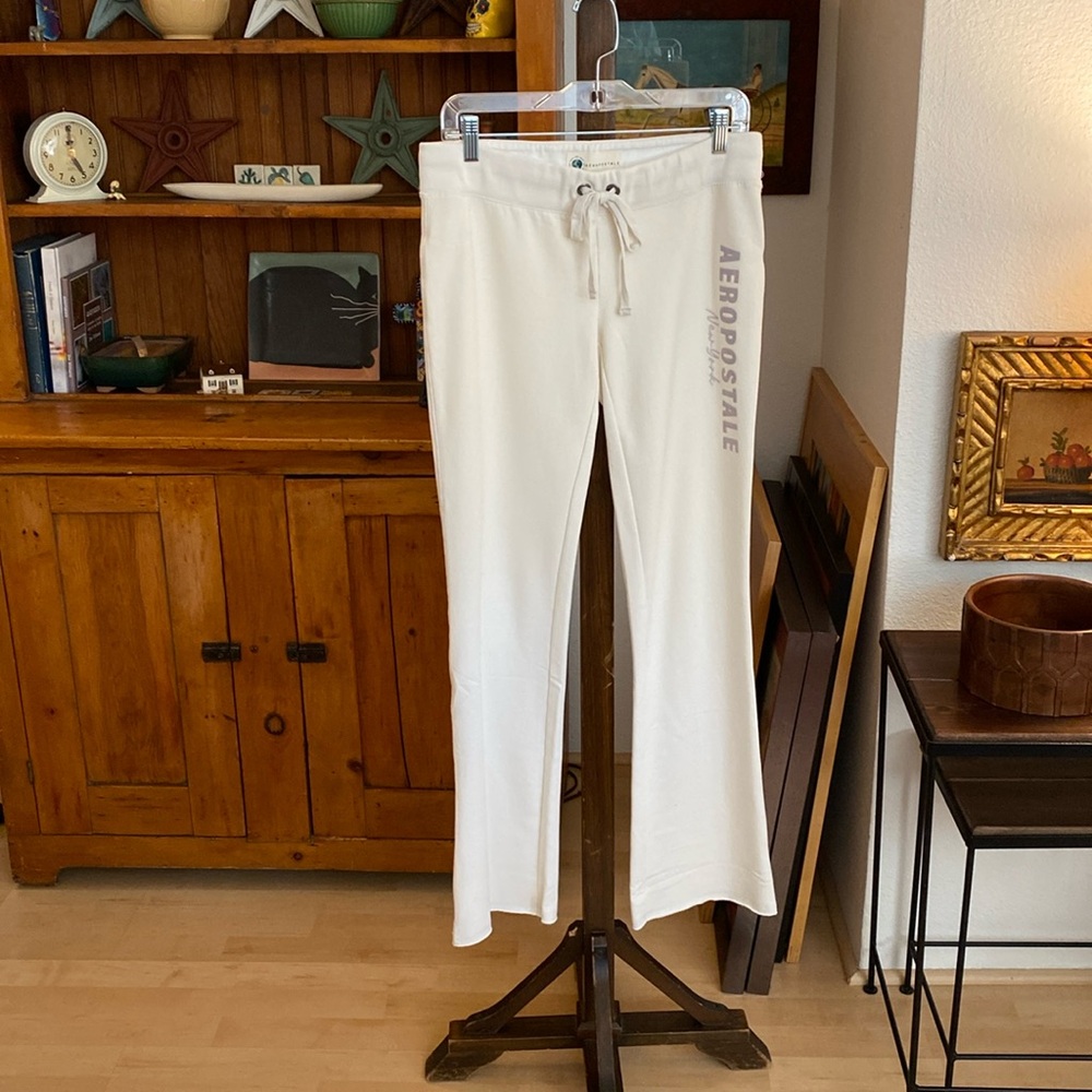 Aeropostale Cream Logo Sweatpants size M